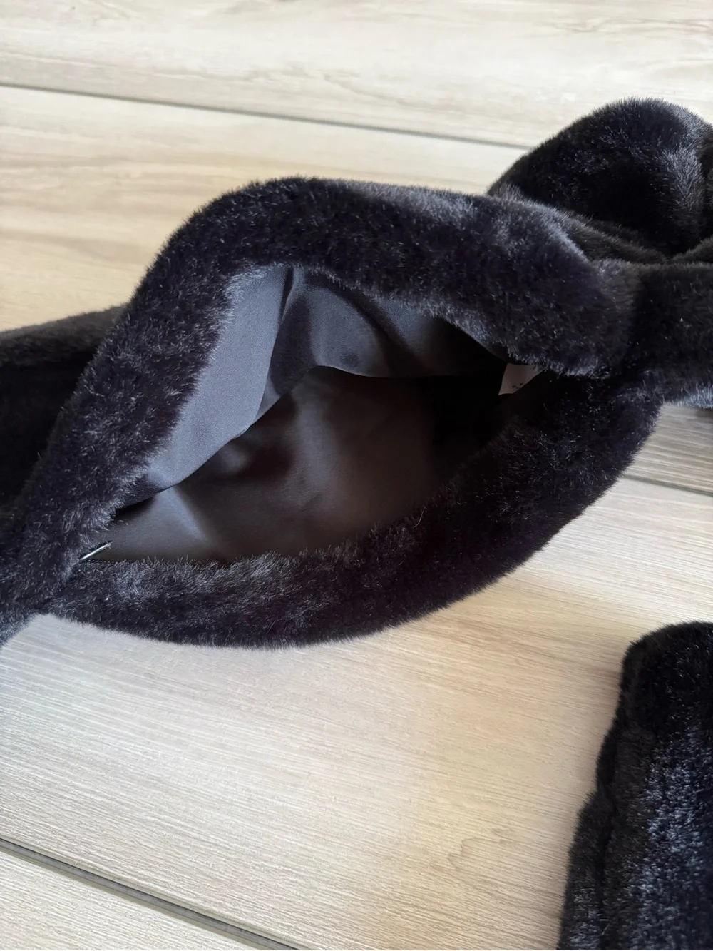 Sprigs Faux Fur Pull-Through Scarf with Zipper Pocket Black OS NWT